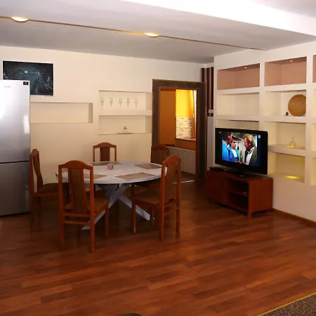Apartament Julia Apartment *